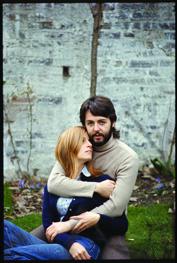 [보도스틸]02_Paul and Linda, London, 1968_카피라잇은 엑셀 파일 참조_반드시 표기 요망.jpg